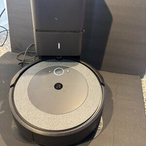 iRobot Roomba i4 Black – Self-Emptying Dock, Original, Good Condition, Wireless